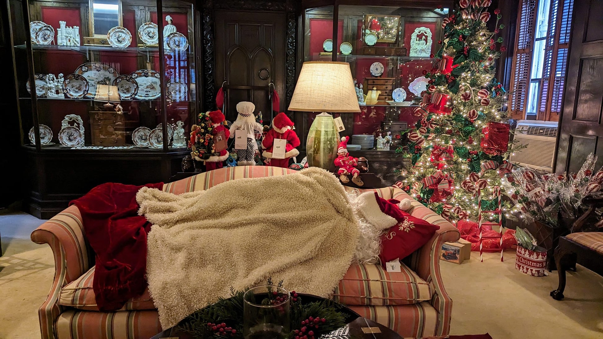 English antiques and Christmas decorations at Wakefield-Scearce
