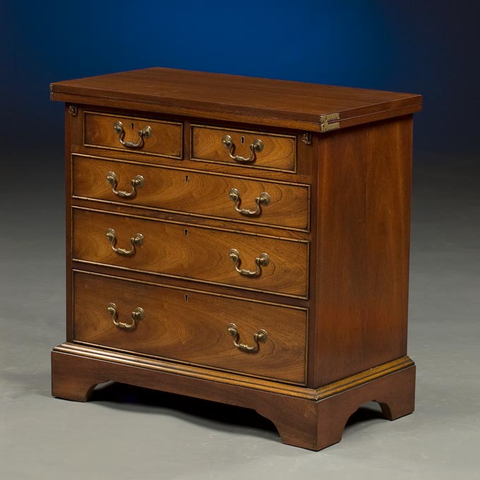 Custom Flip Top Bachelor's Chest