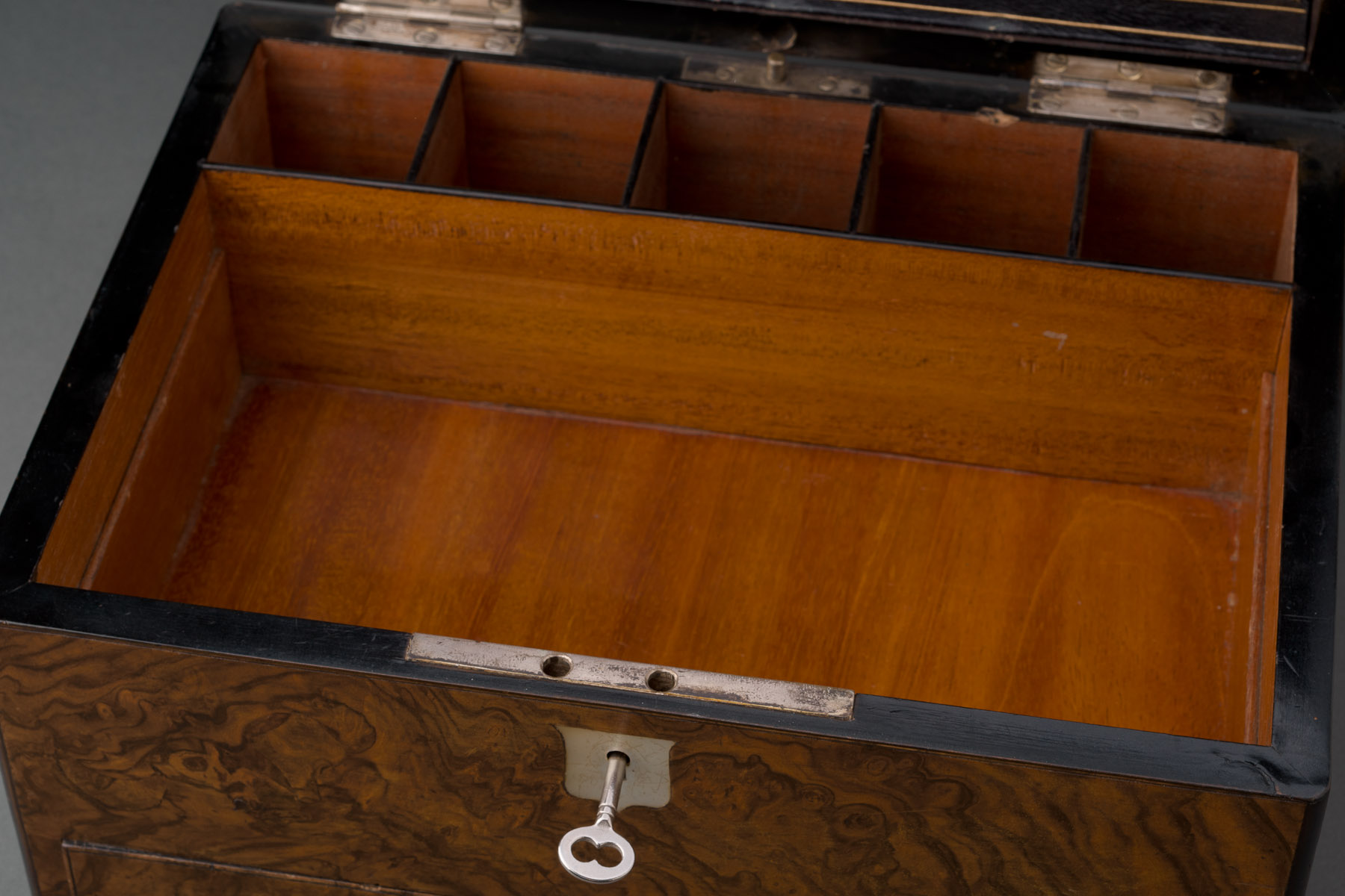 Lady's Antique Dressing Case - Image 4