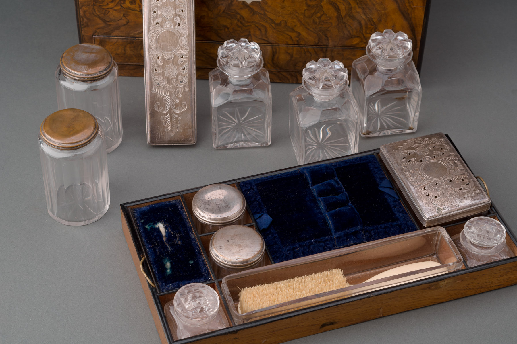 Lady's Antique Dressing Case - Image 8
