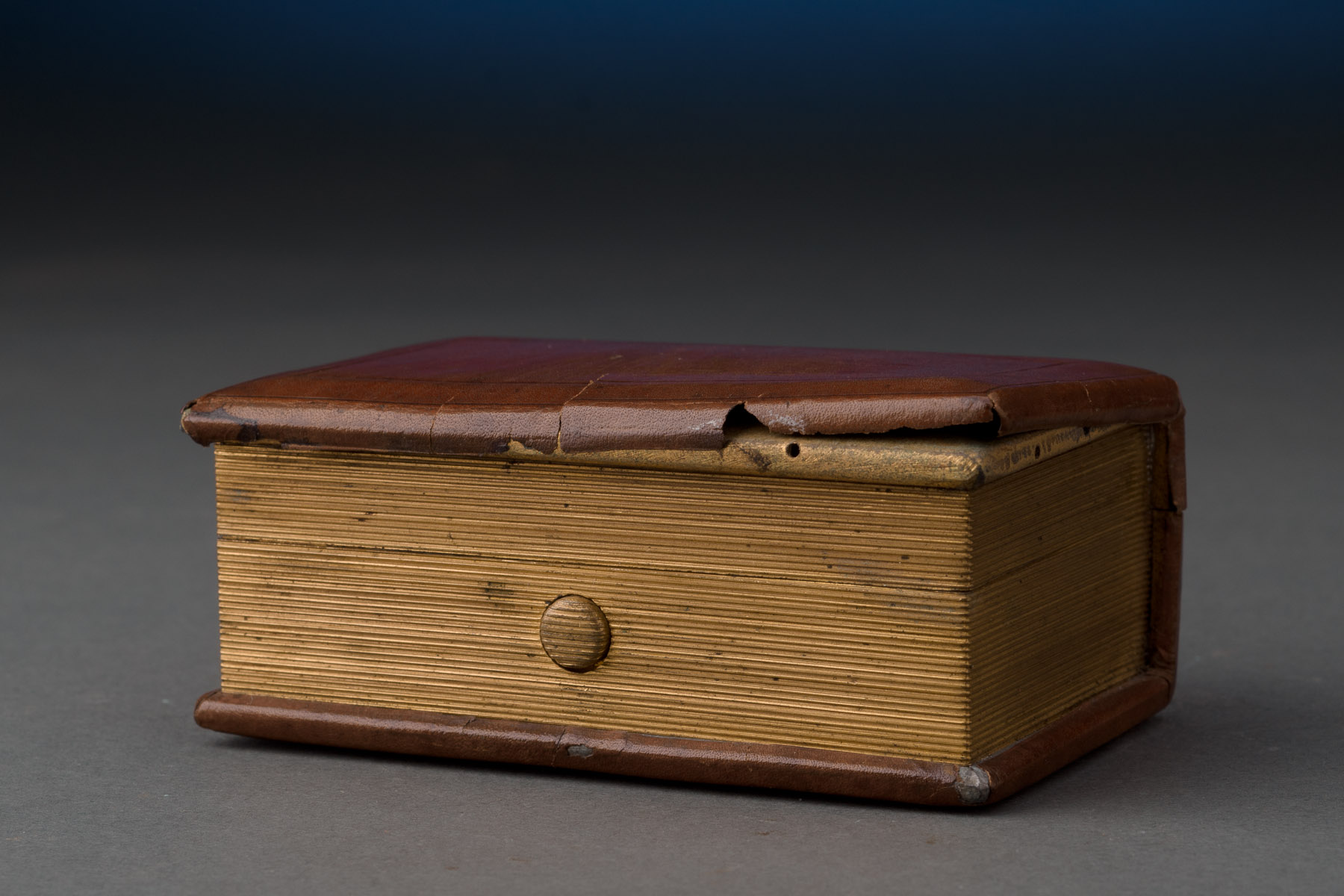 Book Shaped Traveling Inkwell - Image 2