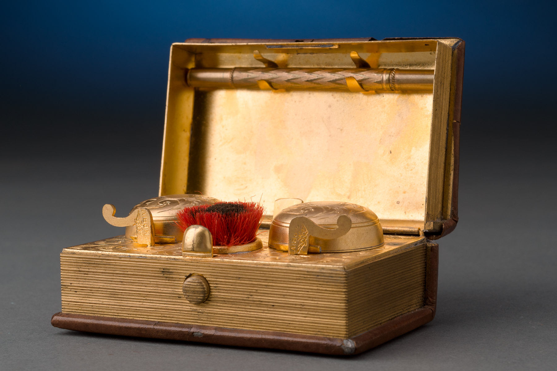Book Shaped Traveling Inkwell - Image 3