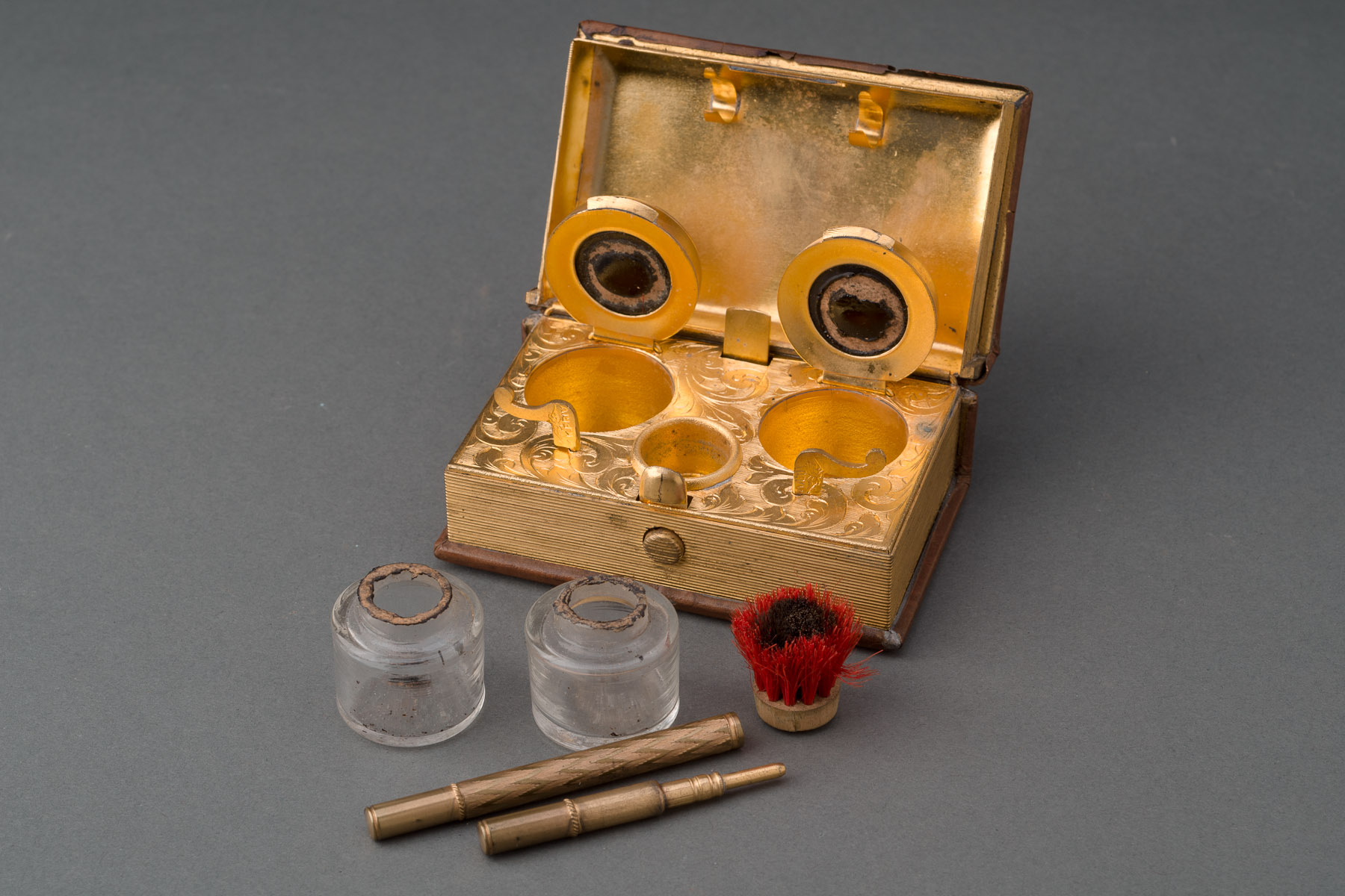 Book Shaped Traveling Inkwell - Image 5