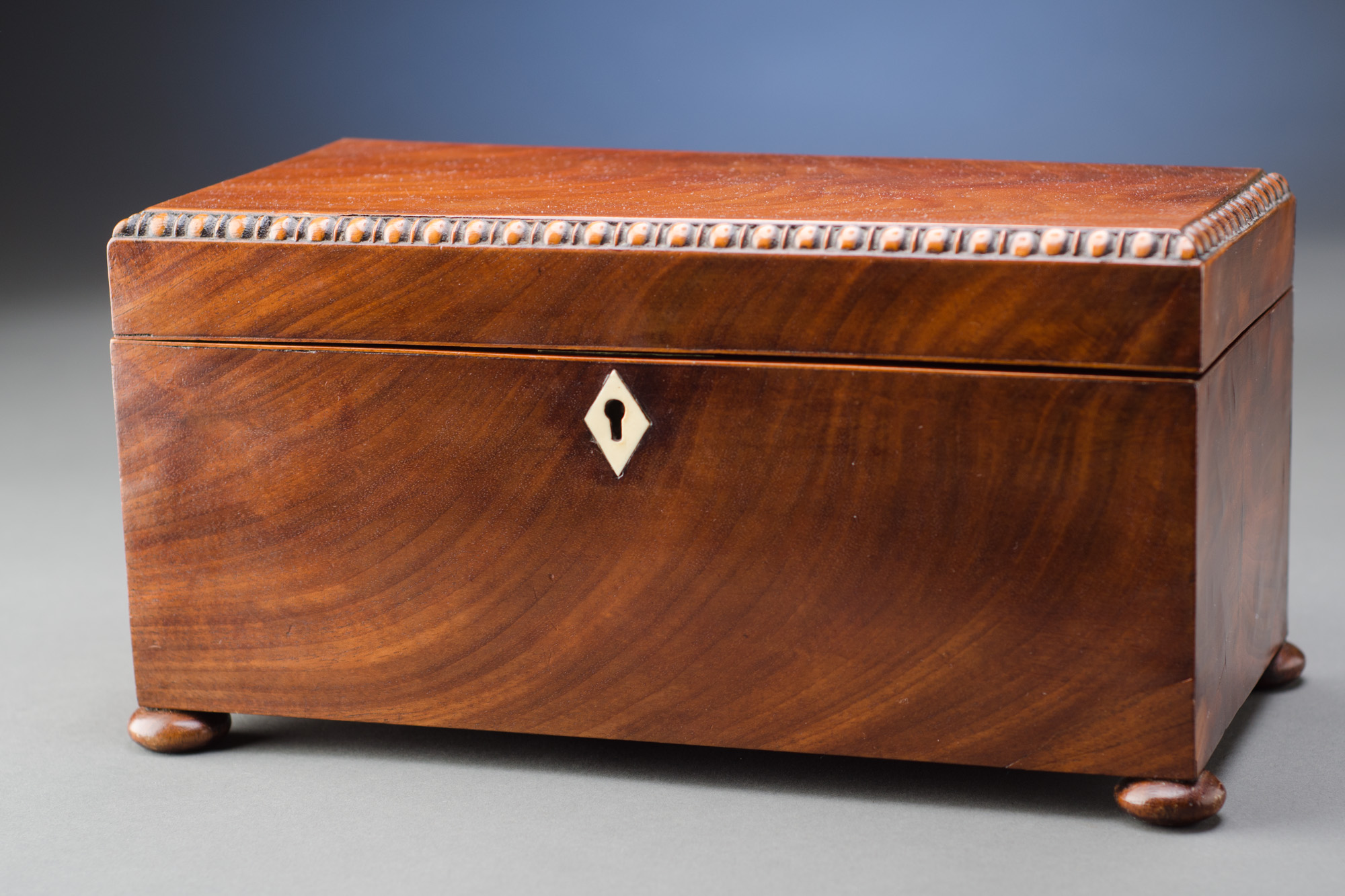 Mahogany Tea Caddy with Bead Border