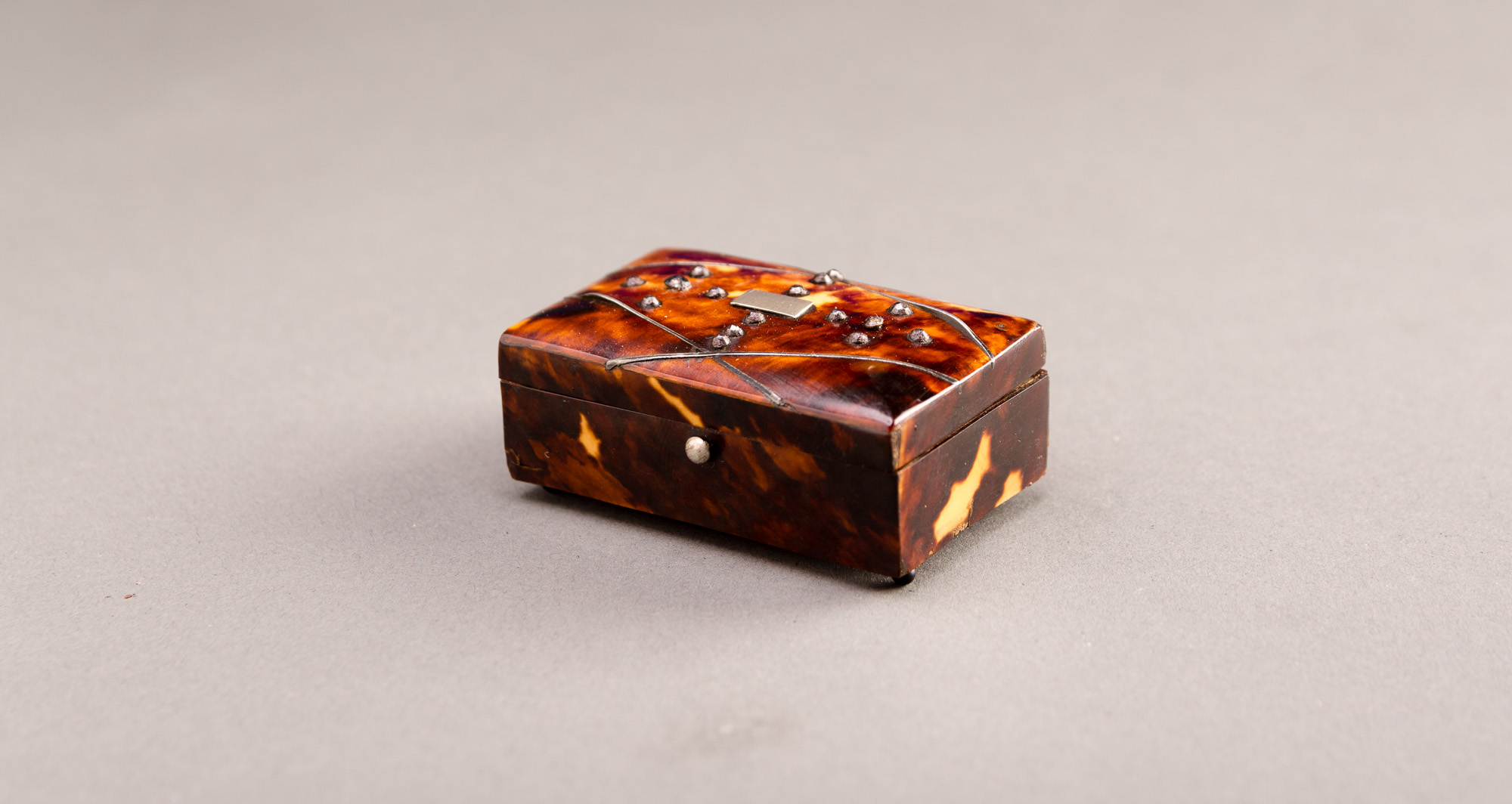 Mid 19th Century Gentleman's Tortoise Snuff Box on ball feet with Silver Inlay