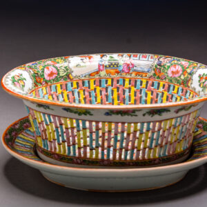 Chestnut Basket with Under Plate (Rose Medallion)